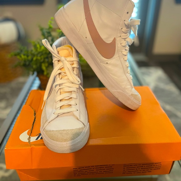 Size 10 Nike blazers (worn once!) - Picture 3 of 4